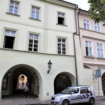 Stylish In The Old Town Daire Prag